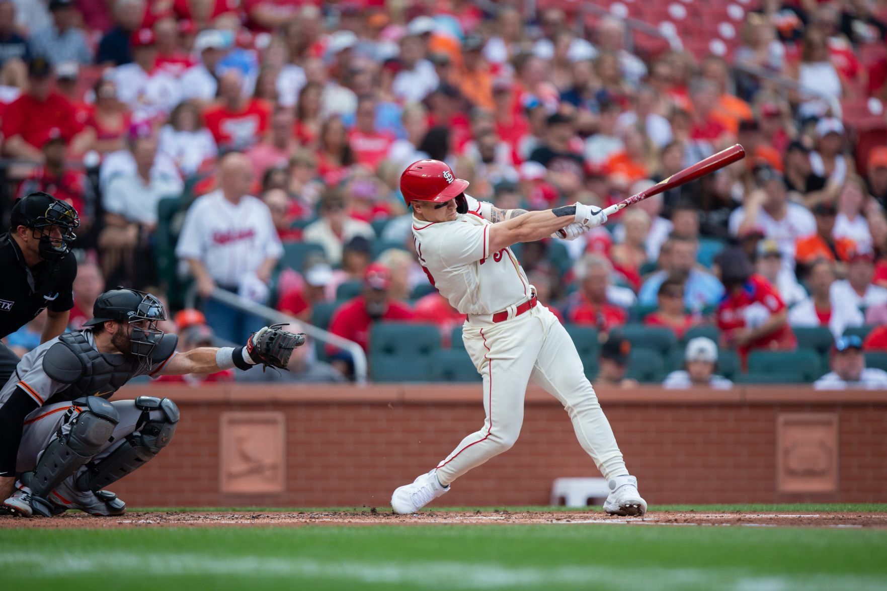 Cardinals try to even up series against Giants